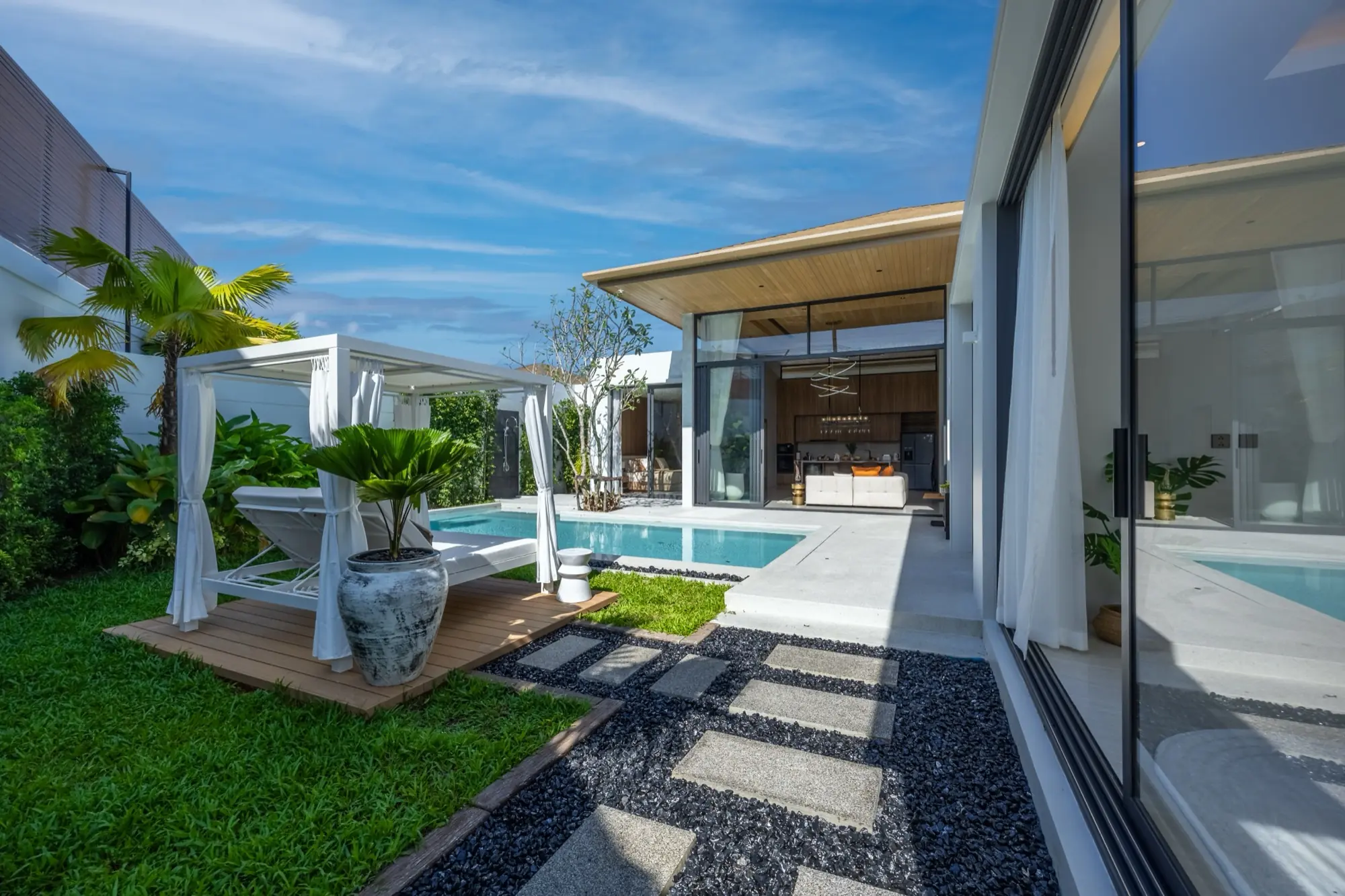 Готовая 4BR вилла Mouana — бассейн, терраса, сад